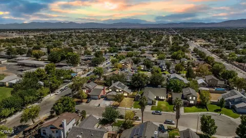 View/Area - 812 W Ave H-5, Lancaster, CA 93534 photo 3 of 5
