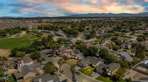 View/Area - 812 W Ave H-5, Lancaster, CA 93534 photo 2 of 5