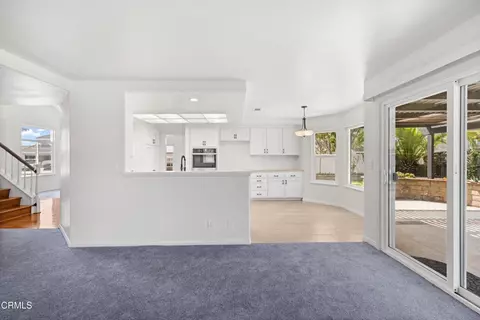 Living - 1011 Yukonite Pl, Oxnard, CA 93030 photo 7 of 7
