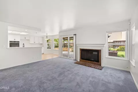 Living - 1011 Yukonite Pl, Oxnard, CA 93030 photo 6 of 7