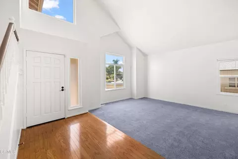 Living - 1011 Yukonite Pl, Oxnard, CA 93030 photo 1 of 7