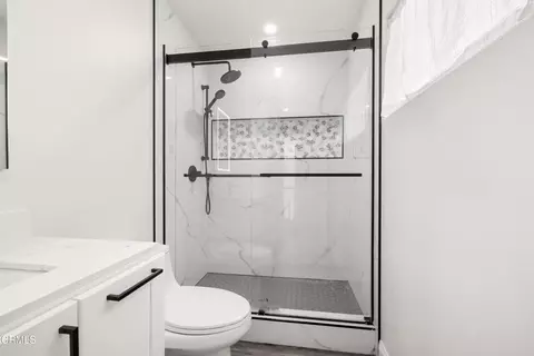 Bath - 1011 Yukonite Pl, Oxnard, CA 93030 photo 5 of 5