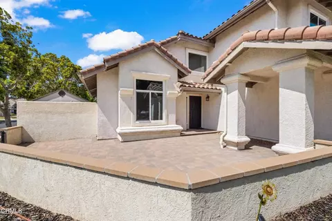 Exterior - 1011 Yukonite Pl, Oxnard, CA 93030 photo 4 of 8