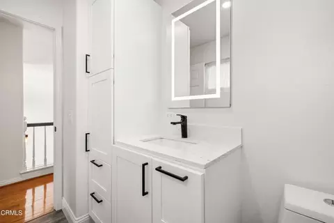 Bath - 1011 Yukonite Pl, Oxnard, CA 93030 photo 4 of 5