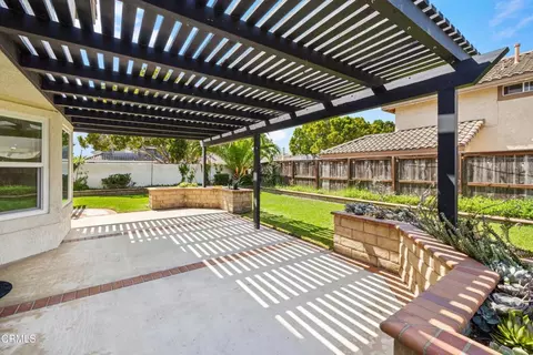 Exterior - 1011 Yukonite Pl, Oxnard, CA 93030 photo 5 of 8