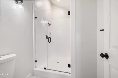 Bath - 1011 Yukonite Pl, Oxnard, CA 93030 photo 3 of 5