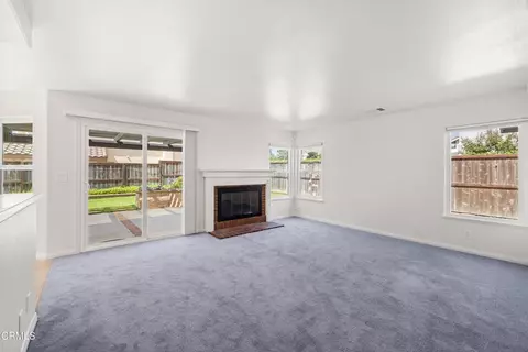 Living - 1011 Yukonite Pl, Oxnard, CA 93030 photo 5 of 7