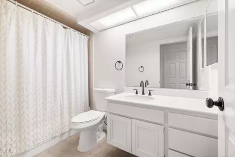 Bath - 1011 Yukonite Pl, Oxnard, CA 93030 photo 1 of 5