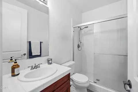 Bath - 237 Trellis Pl, Camarillo, CA 93012 photo 3 of 9
