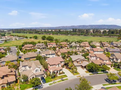 View/Area - 237 Trellis Pl, Camarillo, CA 93012 photo 3 of 9