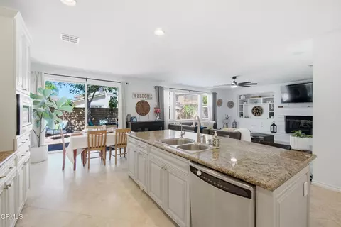 Kitchen - 237 Trellis Pl, Camarillo, CA 93012 photo 5 of 6