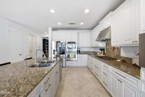 Kitchen - 237 Trellis Pl, Camarillo, CA 93012 photo 4 of 6