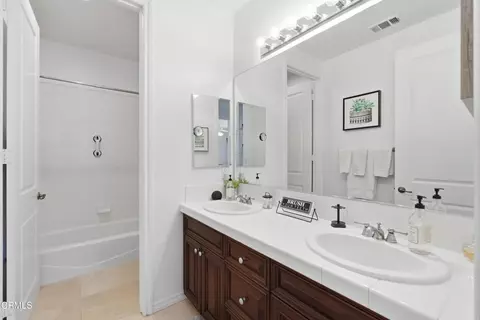 Bath - 237 Trellis Pl, Camarillo, CA 93012 photo 4 of 9