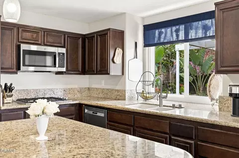 Kitchen - 2571 Upper Bay Dr, Oxnard, CA 93036 photo 3 of 4