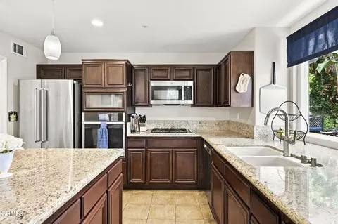 Kitchen - 2571 Upper Bay Dr, Oxnard, CA 93036 photo 1 of 4