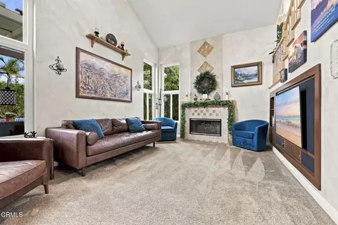 Living - 2571 Upper Bay Dr, Oxnard, CA 93036 photo 3 of 4