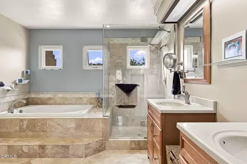 Bath - 2571 Upper Bay Dr, Oxnard, CA 93036 photo 3 of 3