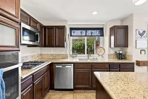 Kitchen - 2571 Upper Bay Dr, Oxnard, CA 93036 photo 2 of 4
