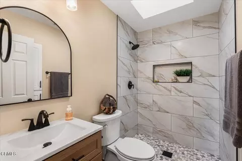 Bath - 1691 Pierside Ln, Camarillo, CA 93010 photo 3 of 3