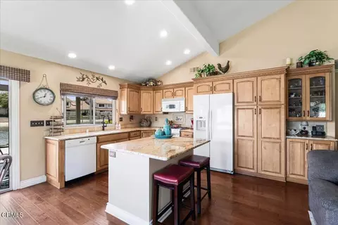 Kitchen - 1691 Pierside Ln, Camarillo, CA 93010 photo 2 of 6
