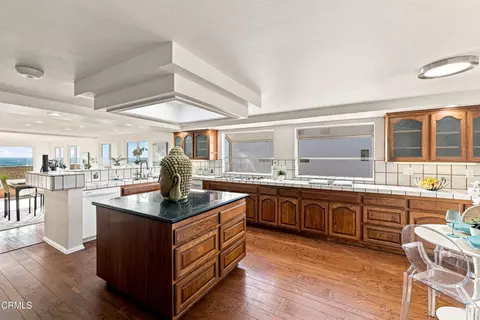Kitchen - 3933 Ocean Dr, Oxnard, CA 93035 photo 2 of 5