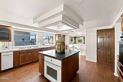 Kitchen - 3933 Ocean Dr, Oxnard, CA 93035 photo 1 of 5