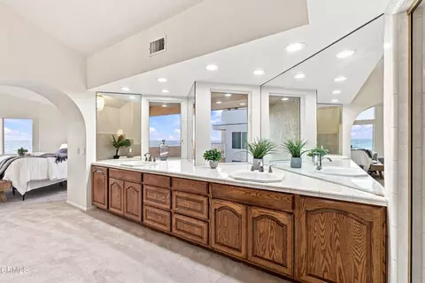 Bath - 3933 Ocean Dr, Oxnard, CA 93035 photo 1 of 8