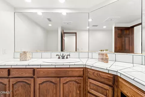Bath - 3933 Ocean Dr, Oxnard, CA 93035 photo 2 of 8