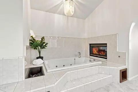 Bath - 3933 Ocean Dr, Oxnard, CA 93035 photo 4 of 8