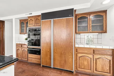 Kitchen - 3933 Ocean Dr, Oxnard, CA 93035 photo 5 of 5