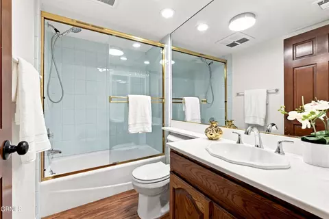 Bath - 3933 Ocean Dr, Oxnard, CA 93035 photo 7 of 8
