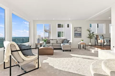 Living - 3933 Ocean Dr, Oxnard, CA 93035 photo 1 of 3