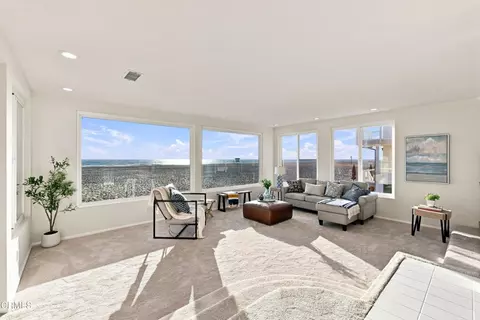 Living - 3933 Ocean Dr, Oxnard, CA 93035 photo 2 of 3