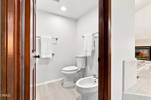 Bath - 3933 Ocean Dr, Oxnard, CA 93035 photo 6 of 8