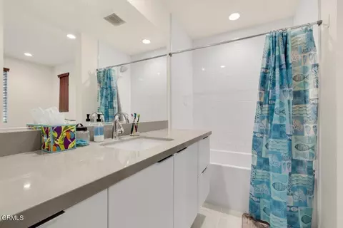 Bath - 1054 Canal St, Oxnard, CA 93035 photo 2 of 4