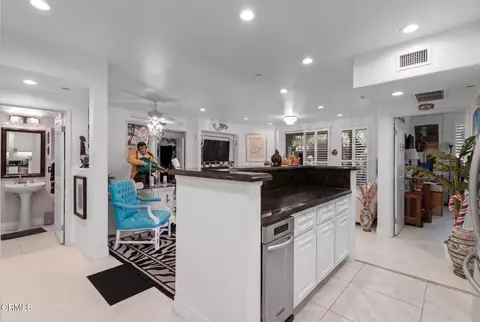 Kitchen - 4336 Tradewinds Dr, Oxnard, CA 93035 photo 4 of 4