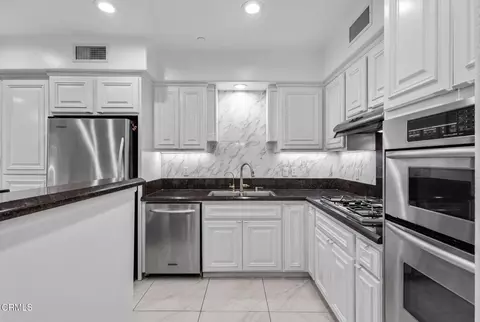 Kitchen - 4336 Tradewinds Dr, Oxnard, CA 93035 photo 2 of 4