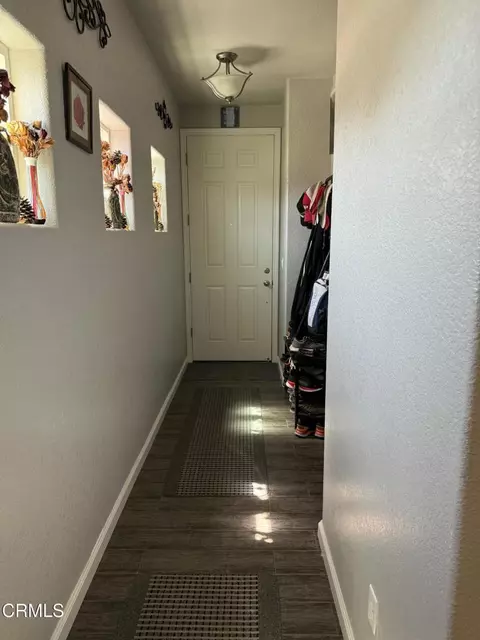 Entry Way - 594 Granada Ct, Merced, CA 95341 photo 2 of 4
