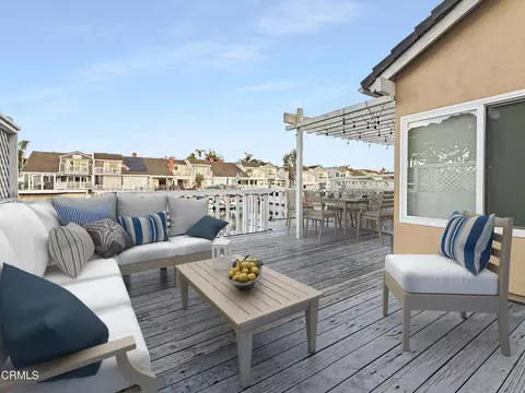 Exterior - 2010 Kingsbridge Way, Oxnard, CA 93035 photo 3 of 7