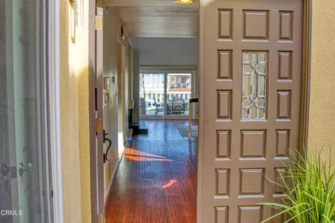 Entry Way - 2010 Kingsbridge Way, Oxnard, CA 93035 photo 2 of 4