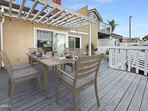 Exterior - 2010 Kingsbridge Way, Oxnard, CA 93035 photo 4 of 7