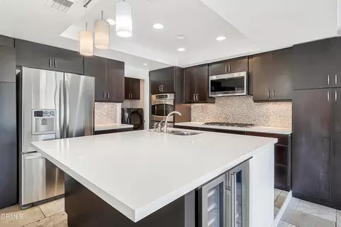Kitchen - 2010 Kingsbridge Way, Oxnard, CA 93035 photo 2 of 3