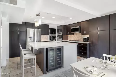 Kitchen - 2010 Kingsbridge Way, Oxnard, CA 93035 photo 1 of 3