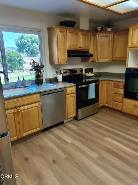 Kitchen - 1979 Hayden St, Camarillo, CA 93010 photo 2 of 3
