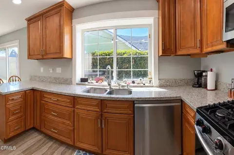 Kitchen - 675 Ash Cir, Fillmore, CA 93015 photo 3 of 4