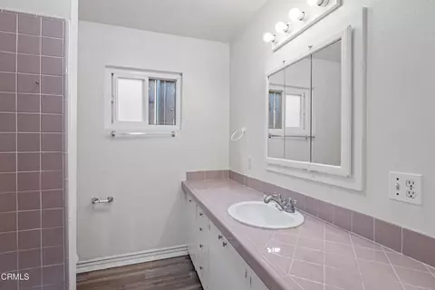 Bath - 122 Bundren St, Oak View, CA 93022 photo 1 of 1