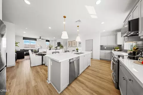 Kitchen - 542 Via Zibello, Camarillo, CA 93012 photo 5 of 8