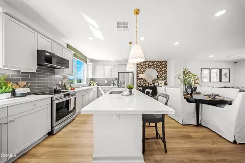 Kitchen - 542 Via Zibello, Camarillo, CA 93012 photo 6 of 8