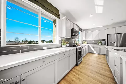 Kitchen - 542 Via Zibello, Camarillo, CA 93012 photo 7 of 8