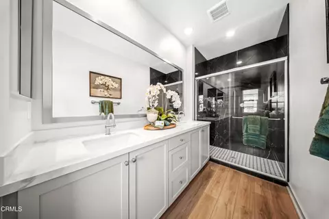 Bath - 542 Via Zibello, Camarillo, CA 93012 photo 2 of 6